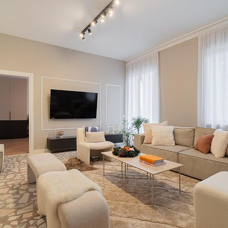Loggia & Luxe 5Br Penthouse In Universitatii Area Bucareste Exterior foto