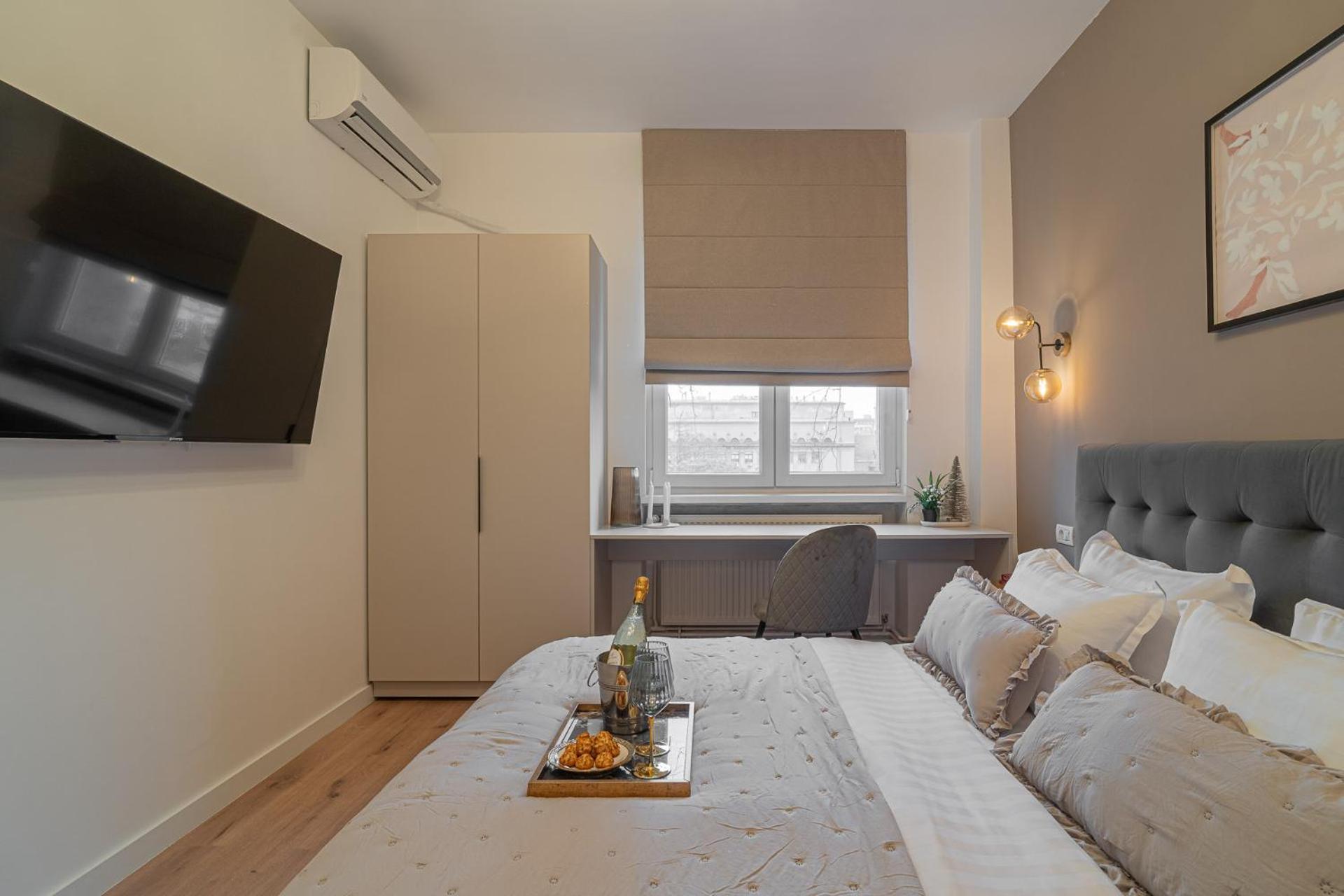 Loggia & Luxe 5Br Penthouse In Universitatii Area Bucareste Exterior foto