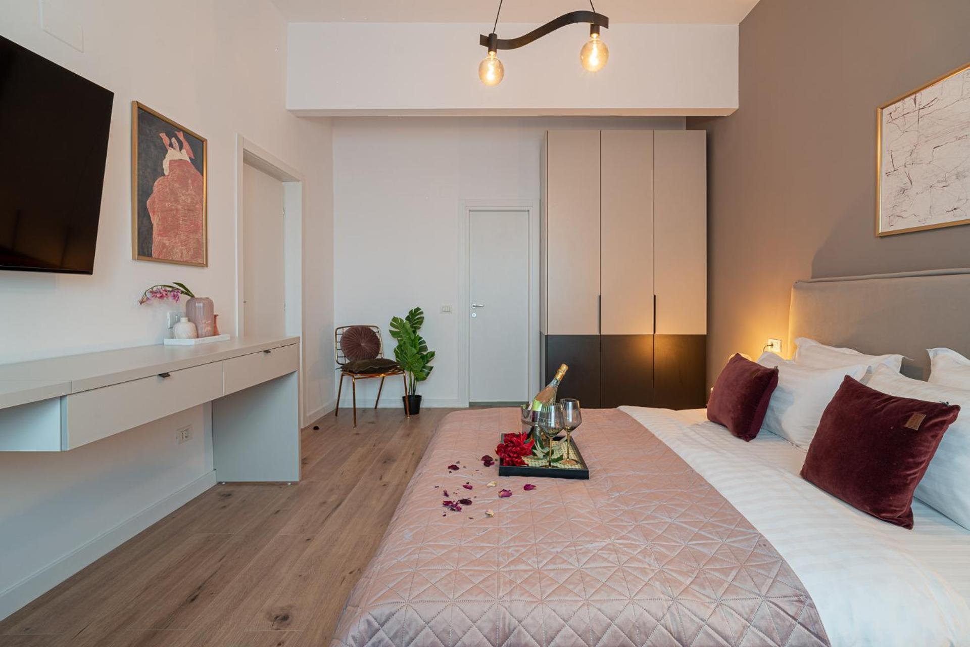 Loggia & Luxe 5Br Penthouse In Universitatii Area Bucareste Exterior foto