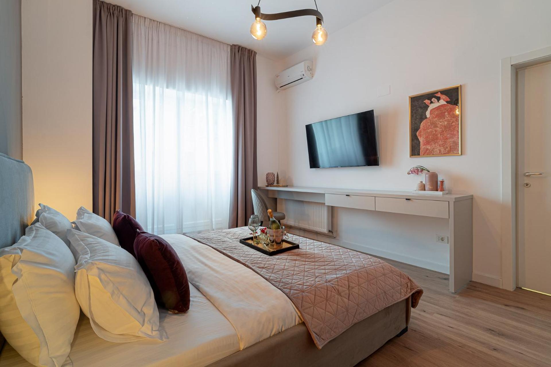 Loggia & Luxe 5Br Penthouse In Universitatii Area Bucareste Exterior foto