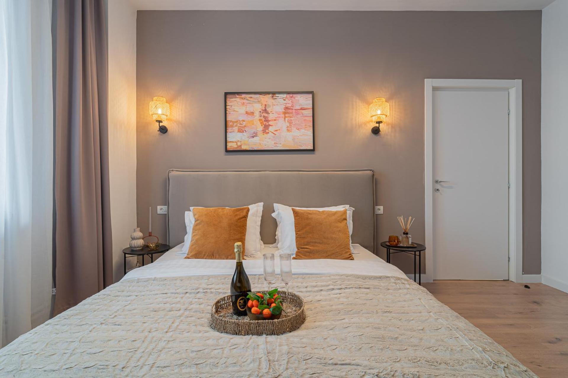 Loggia & Luxe 5Br Penthouse In Universitatii Area Bucareste Exterior foto