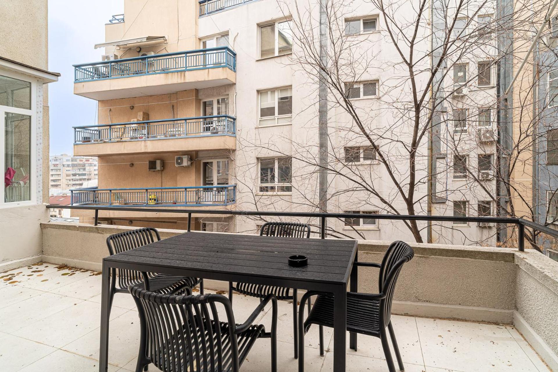 Loggia & Luxe 5Br Penthouse In Universitatii Area Bucareste Exterior foto