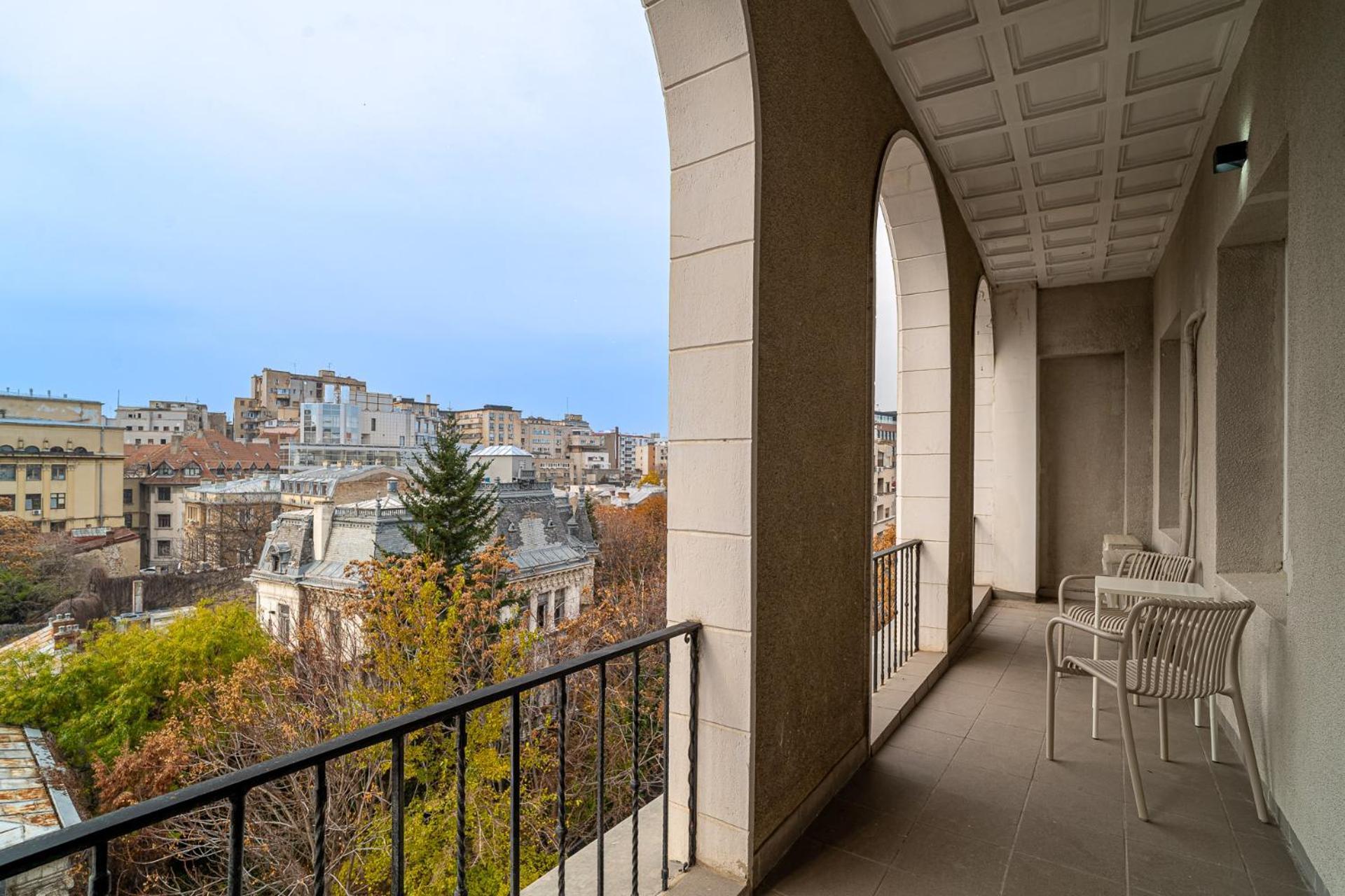 Loggia & Luxe 5Br Penthouse In Universitatii Area Bucareste Exterior foto